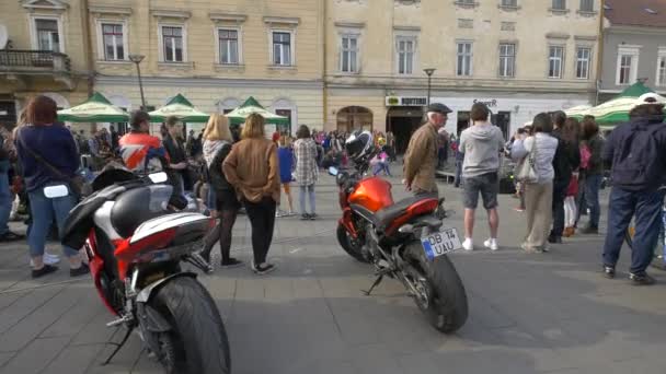 Pessoas Que Frequentam Jazz Rua — Vídeo de Stock