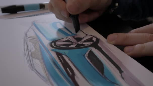 Oříznuté Záběry Muže Kreslícího Auto — Stock video