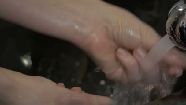 Mycie Rąk Wodą Strzał Bliska — Wideo stockowe