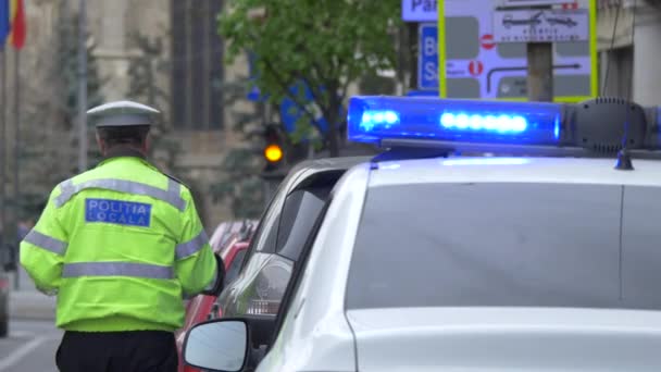 Des Images Deux Policiers Voiture Dans Rue — Video