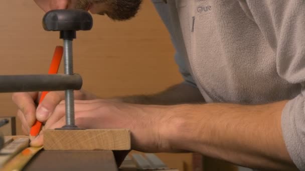 Fechar Carpinteiro Que Trabalha — Vídeo de Stock
