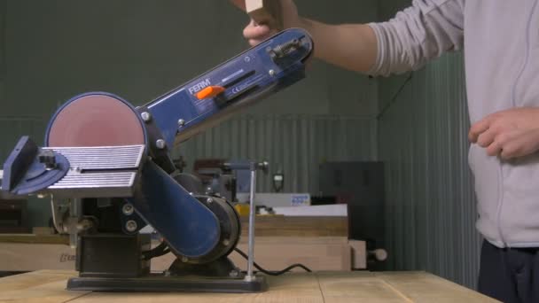 Een Automatische Schuurmachine Timmerwerk Concept — Stockvideo