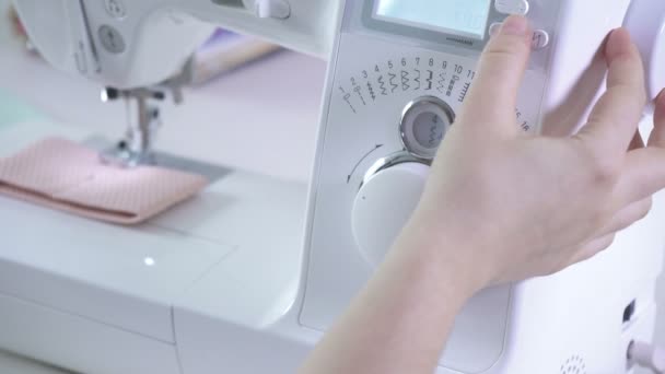 Регулировка Швейной Машины — стоковое видео