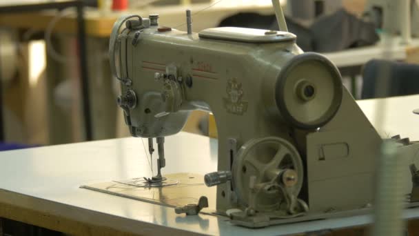 Máquina Coser Vintage Cerca — Vídeos de Stock