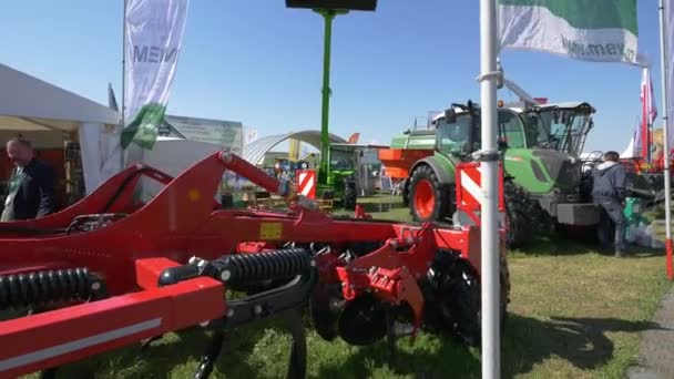 Plowing Maskiner Agraria Trade Fair — Stockvideo