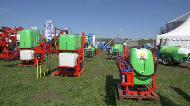 农业商品交易会上的Agrifac喷雾器罐 — 图库视频影像