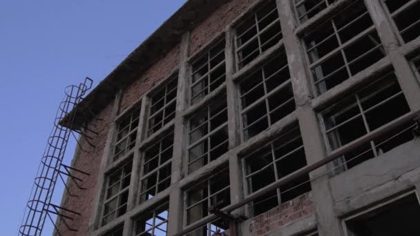 Niski Kąt Widzenia Budynku Przemysłowego — Wideo stockowe