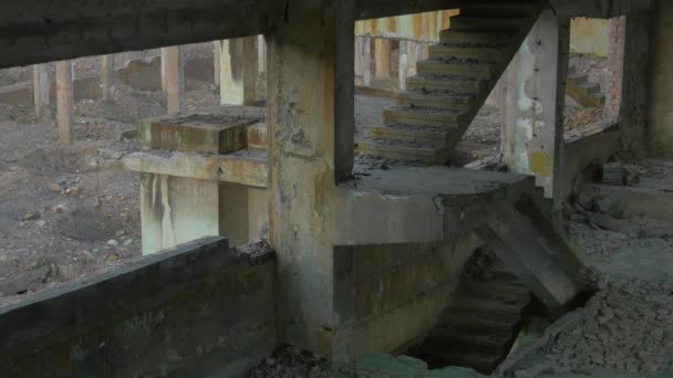 废弃建筑物的内部 — 图库视频影像