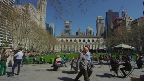 Άνθρωποι Στο Bryant Park Στη Νέα Υόρκη Ηπα — Αρχείο Βίντεο