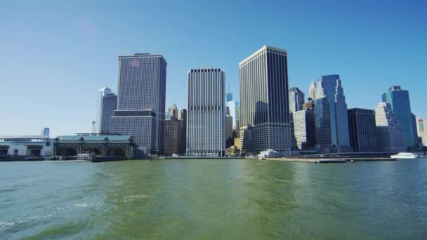 从美国纽约的河流看到曼哈顿下城 — 图库视频影像