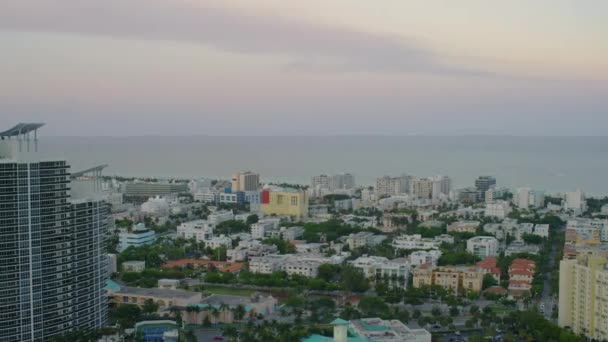 Alacakaranlıkta Miami Sahili Nin Havadan Görünüşü — Stok video