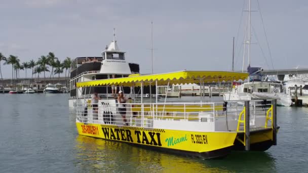 Taxi Acuático Navegando Puerto Deportivo — Vídeos de Stock