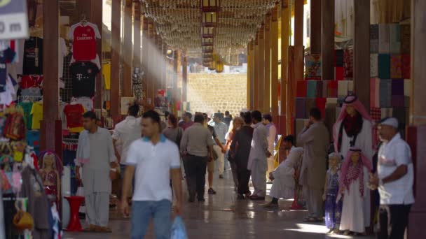 Turistas Vendedores Dentro Salão Compras Dubai — Vídeo de Stock