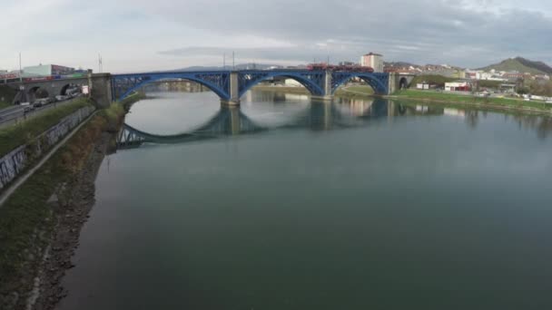 Demiryolu Köprüsünün Havadan Görünüşü Maribor — Stok video