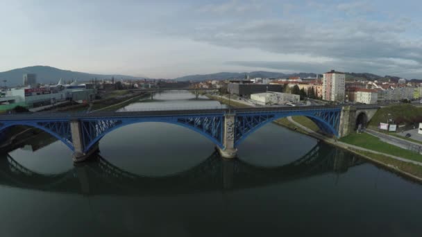 Drava Nehri Mavi Köprü Nün Havadan Görüntüsü Maribor — Stok video