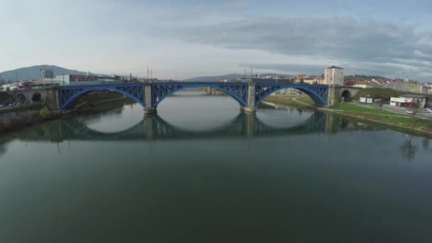 德拉瓦河上蓝桥的空中景观 — 图库视频影像
