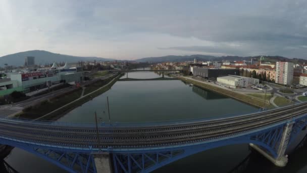 Maribor Drava河及其桥梁的空中景观 — 图库视频影像