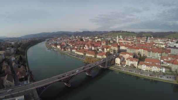 Maribor Drava河旧桥的空中景观 — 图库视频影像