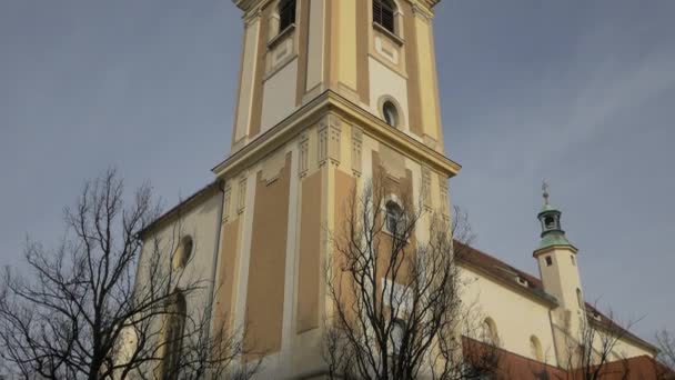 圣约翰浸信会大教堂塔楼倾斜 — 图库视频影像