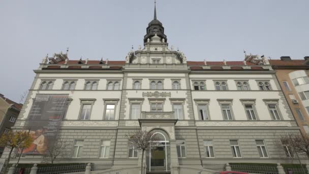 Nízký Úhel Impozantní Budovy Maribor — Stock video