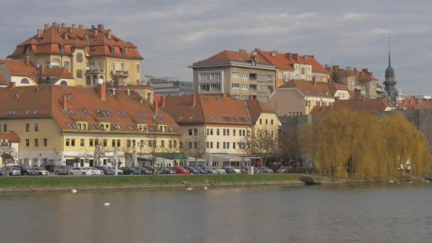 Maribor Drava Nın Nehir Kıyısındaki Binalar — Stok video