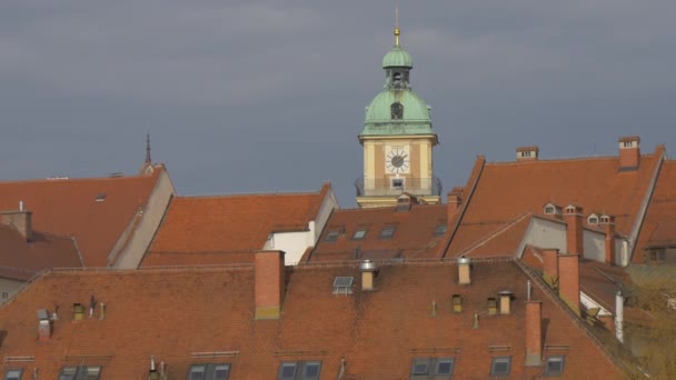 時計塔と屋根 — ストック動画