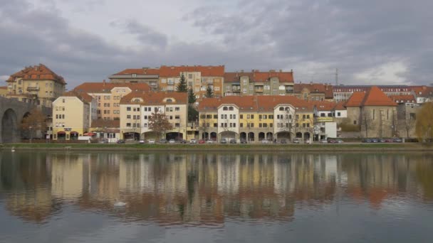 Maribor Drava Nın Nehir Kıyısındaki Binalar — Stok video