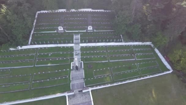 Luftaufnahme Des Sprenghi Heldenfriedhofs Brasov — Stockvideo