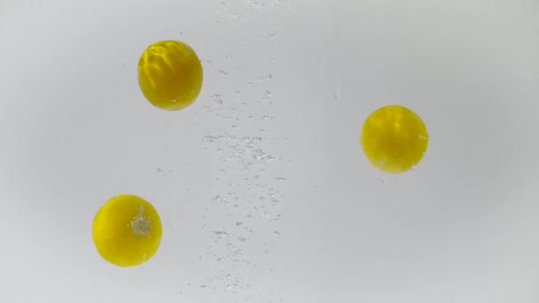 Trois Pamplemousses Tombées Dans Eau Ultra Slow Motion — Video