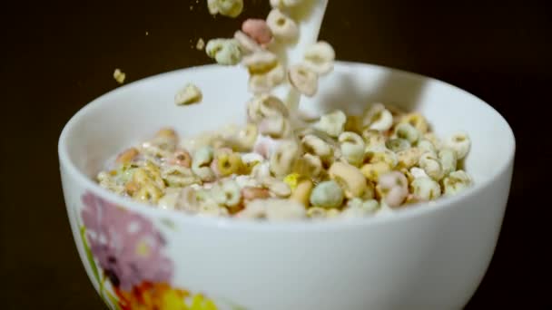 Leche Cereales Inflados Ultra Slow Motion — Vídeos de Stock