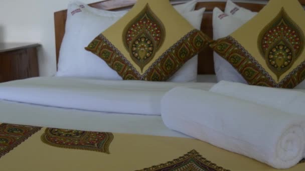 Záběry Set Bed Hotelovém Pokoji — Stock video