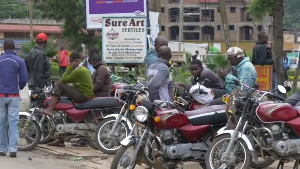 Hombres Sentados Sus Motos Uganda — Vídeos de Stock