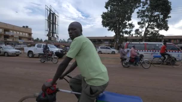 Tráfego Uma Rua Uganda — Vídeo de Stock