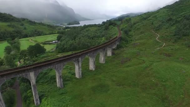 Aerial View Glenfinnan Viaduct Cloudy Day — Vídeo de stock