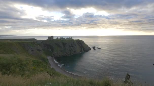 Das Schloss Dunnottar Und Die Nordseeküste — Stockvideo