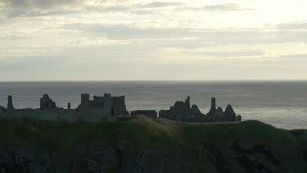 Pan Direita Castelo Dunnottar Mar Norte — Vídeo de Stock