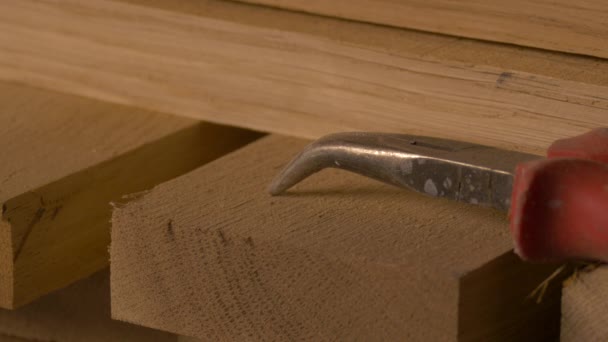 Herramienta Sobre Trozo Madera — Vídeo de stock