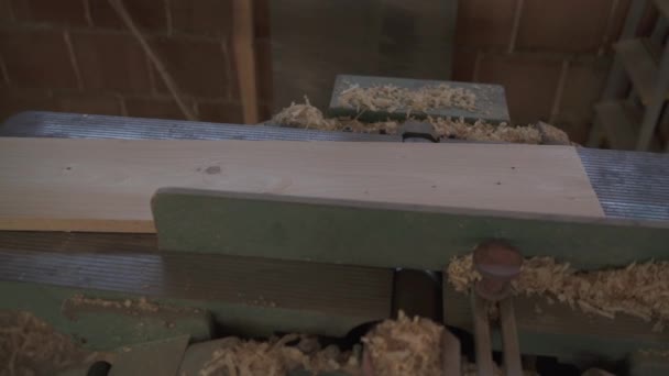Holz Schneiden Mit Einer Abbundmaschine — Stockvideo