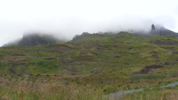 Colline Scogliere Montagna Nella Nebbia — Video Stock