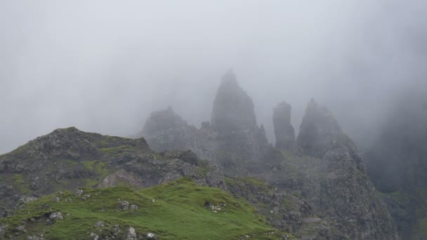 Landschap Van Mistige Kliffen — Stockvideo