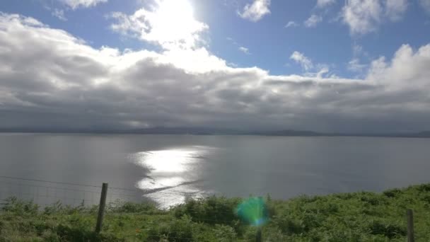 Vista Panorámica Del Océano Desde Una Costa — Vídeos de Stock