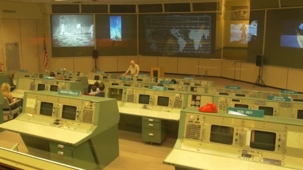 Mensen Van Het Apollo Mission Control Center — Stockvideo