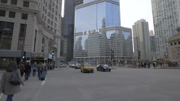 Jadąc Przez Trump Tower Chicago Stany Zjednoczone Ameryki — Wideo stockowe