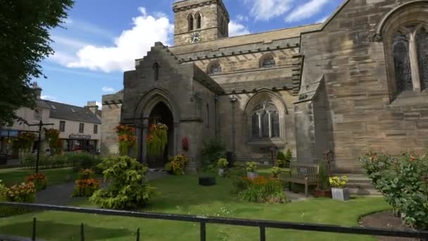 Bloemen Planten Een Kerk Tuin — Stockvideo