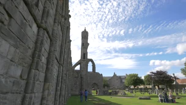 Steinmauer Und Zerstörter Turm Einer Kirche — Stockvideo