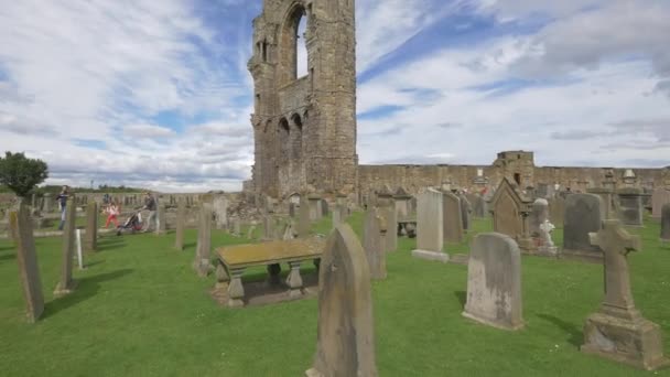 Mezar Taşları Bir Kilisenin Kalıntıları — Stok video
