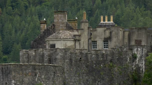 Eilean Donan Castle Schoorstenen Het Dak — Stockvideo