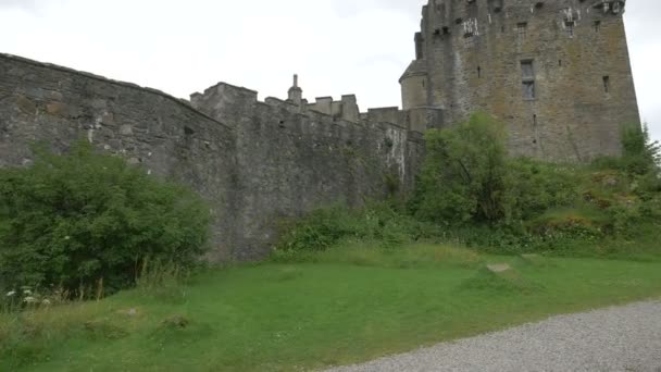 Klippiga Väggar Eilean Donan Castle — Stockvideo