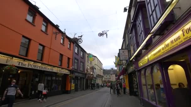 Egy Utca Üzletekkel Éttermekkel Cill Airne Ben Írországban — Stock videók