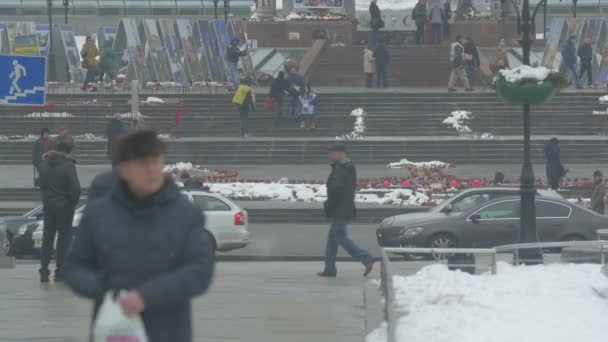 Independence Meydanı Ziyaret Edenler Kiev — Stok video